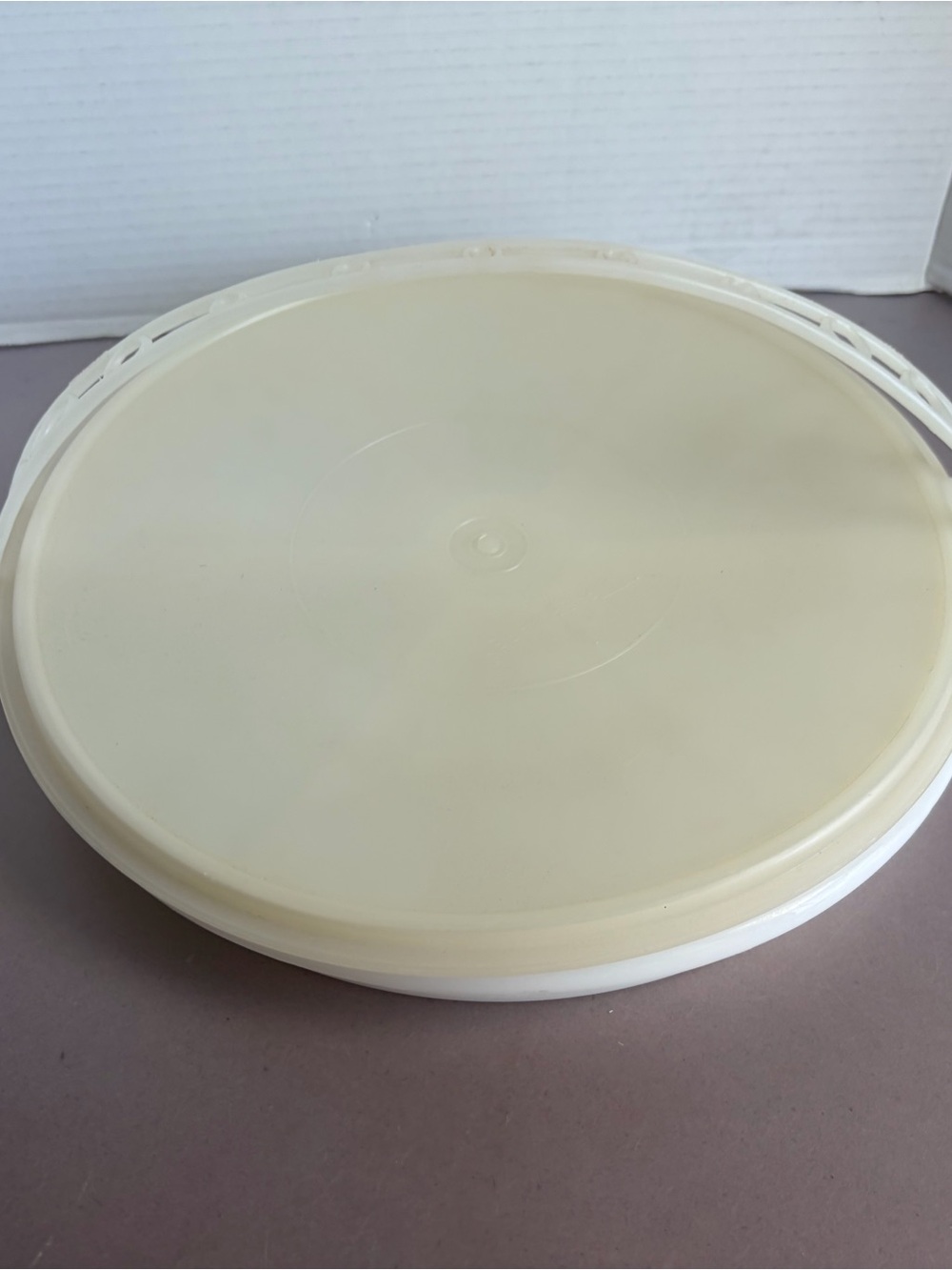 Tupperware Cream White Round Food Storage Lid